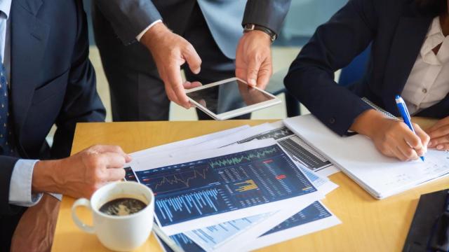 Inversores consultan estadísticas