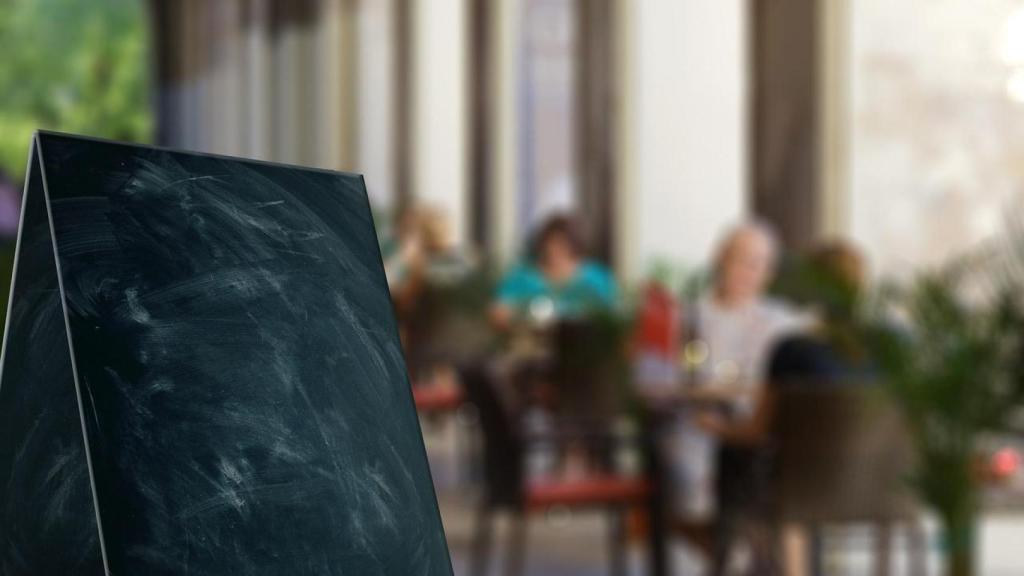 Servicio de mediodía en un restaurante