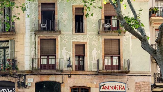 El edificio de Barcelona con más de 200 años que estuvo ligado a la Iglesia y ahora es residencia