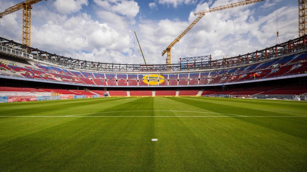El césped provisional del nuevo Camp Nou en obras