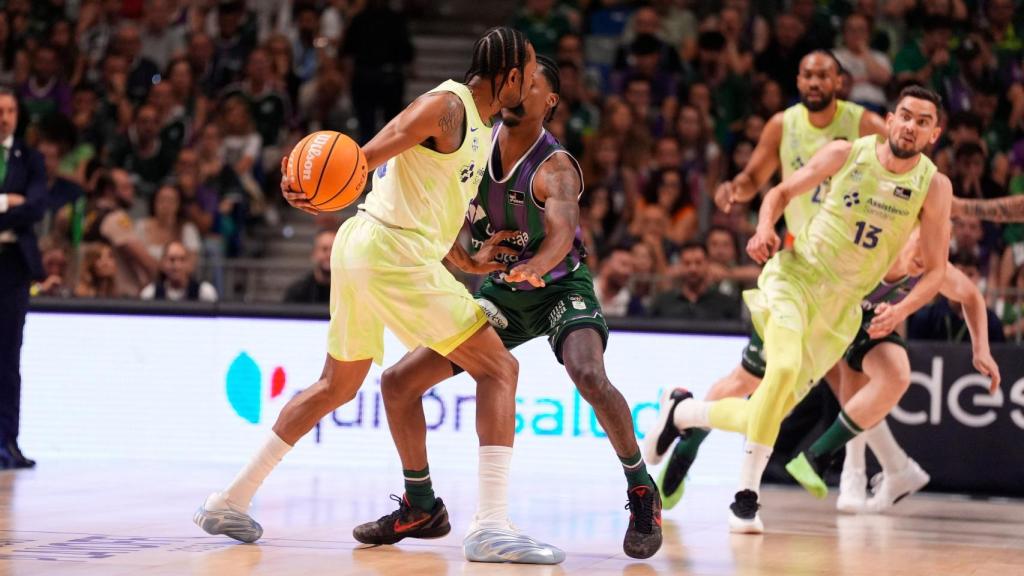 Kevin Punter bota el balón contra Unicaja