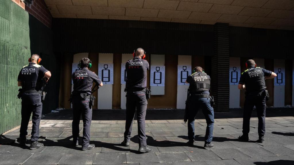 Aspirantes a mossos practicando tiro en el ISPC