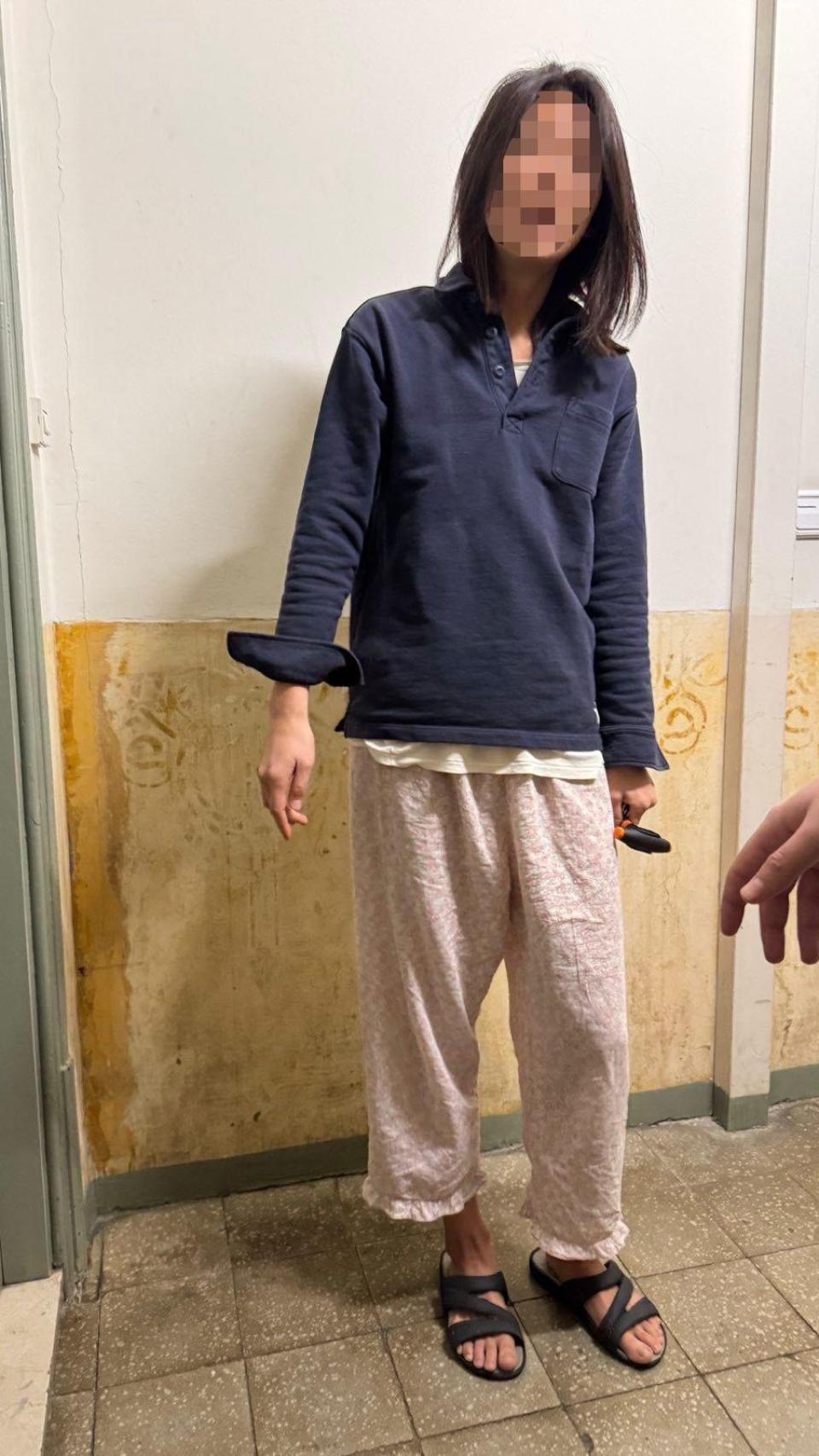 Imatge pixelada de l'okupa amb el martell