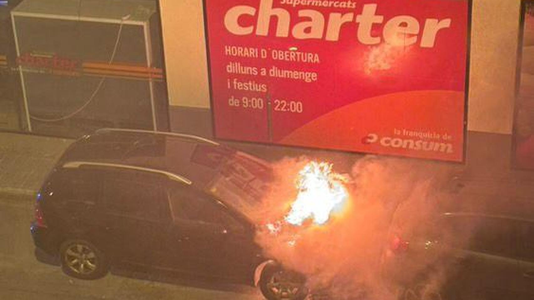 Nueva noche de incendios en Badalona