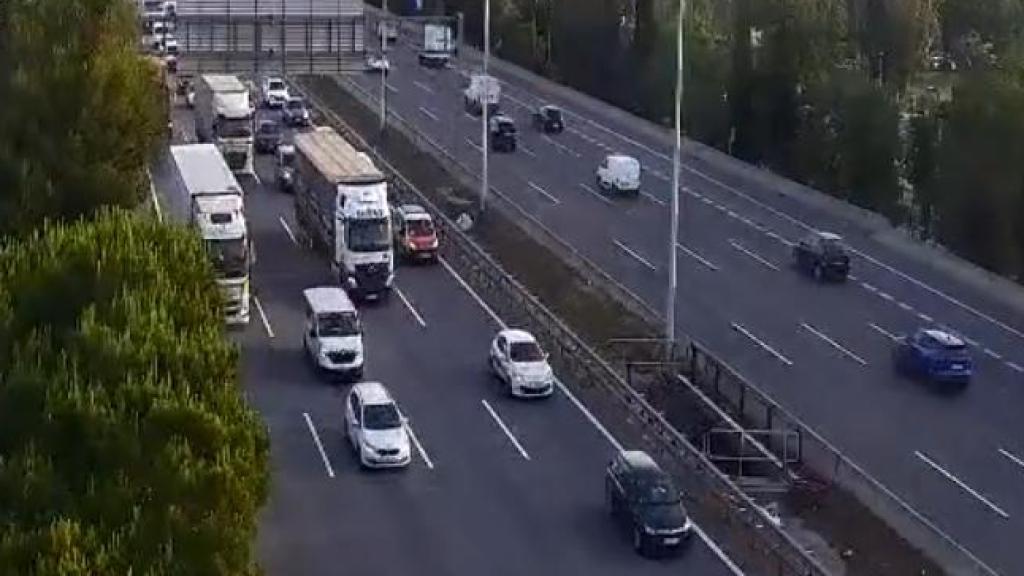 Trànsit dens a la B-23 aquest dimecres