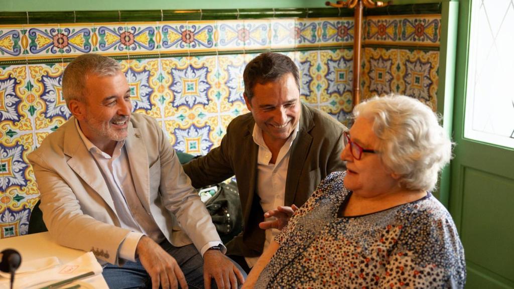 L'alcalde Collboni, amb Bruno Balbàs i Rosa Gil