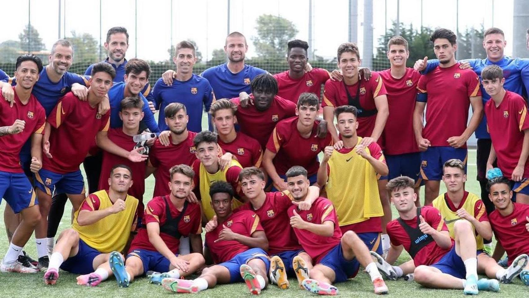 Los jugadores del Juvenil A y B del Barça en un entrenamiento en 2021
