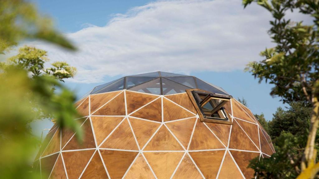 Giro de 180 grados en Tarragona: iglús y cabañas en los bosques mediterráneos catalanes