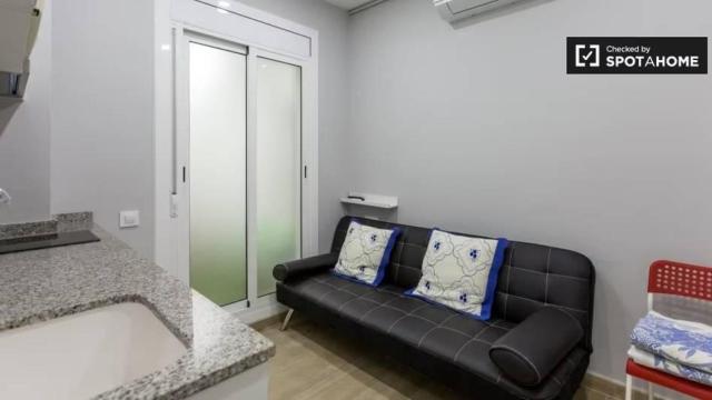 El vergonzoso anuncio de un micropiso en Barcelona