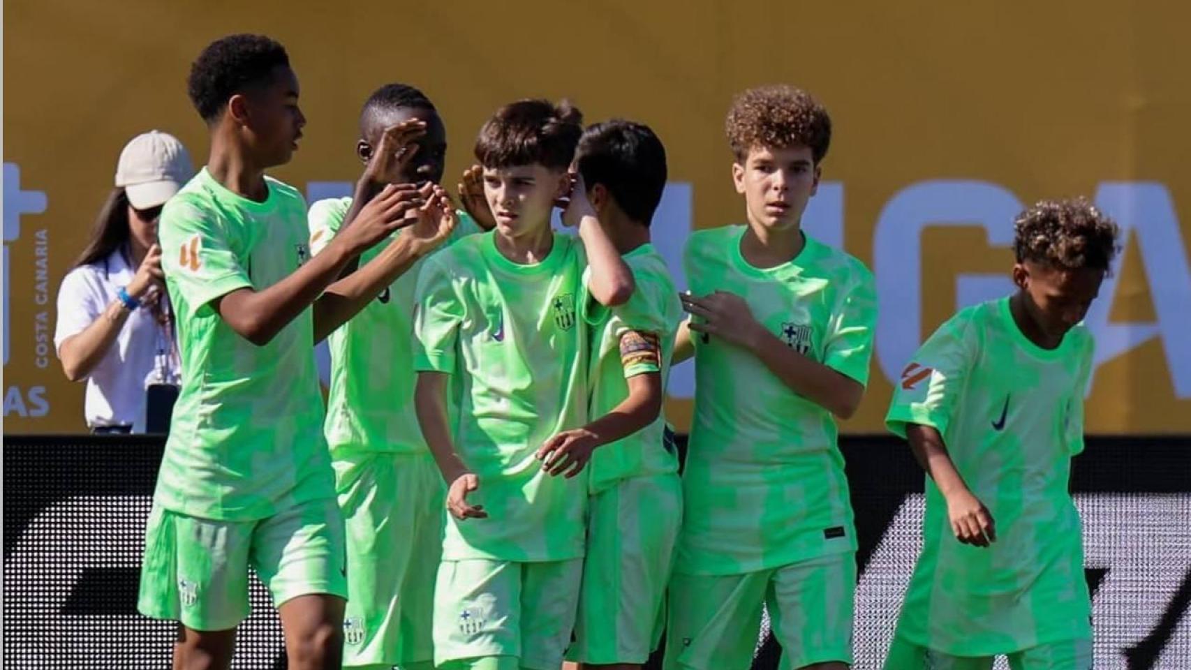 La plantilla del Infantil B celebra un gol en LaLiga Promises