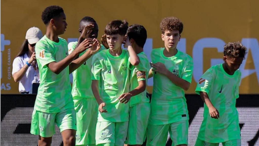 La plantilla del Infantil B celebra un gol en LaLiga Promises
