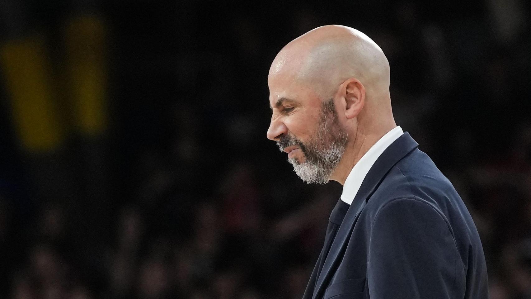 Joan Peñarroya, frustrado en la derrota del Barça de basket contra el Unicaja