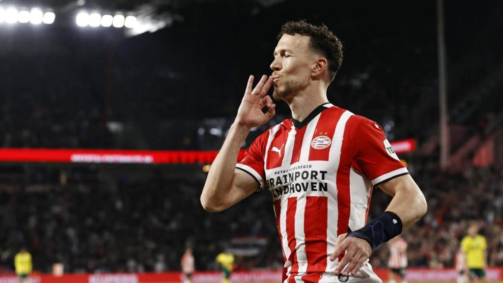 Ivan Perisic celebra un gol con el PSV