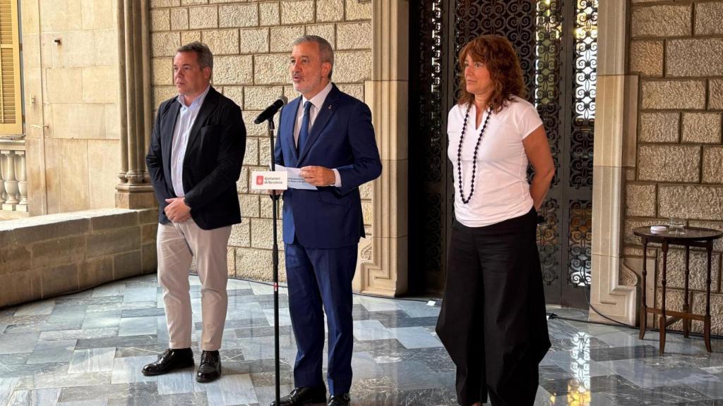 El Ingeniero Jefe Del Consistorio, Oriol Altisench; El Alcalde De Barcelona, Jaume Collboni, Y La Primera Teniente De Alcalde, Laia Bonet