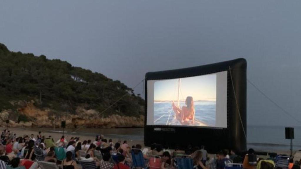 Ni Barcelona ni Sant Adrià, esta es la otra playa de Cataluña donde ver cine al aire libre este verano, Tarragona