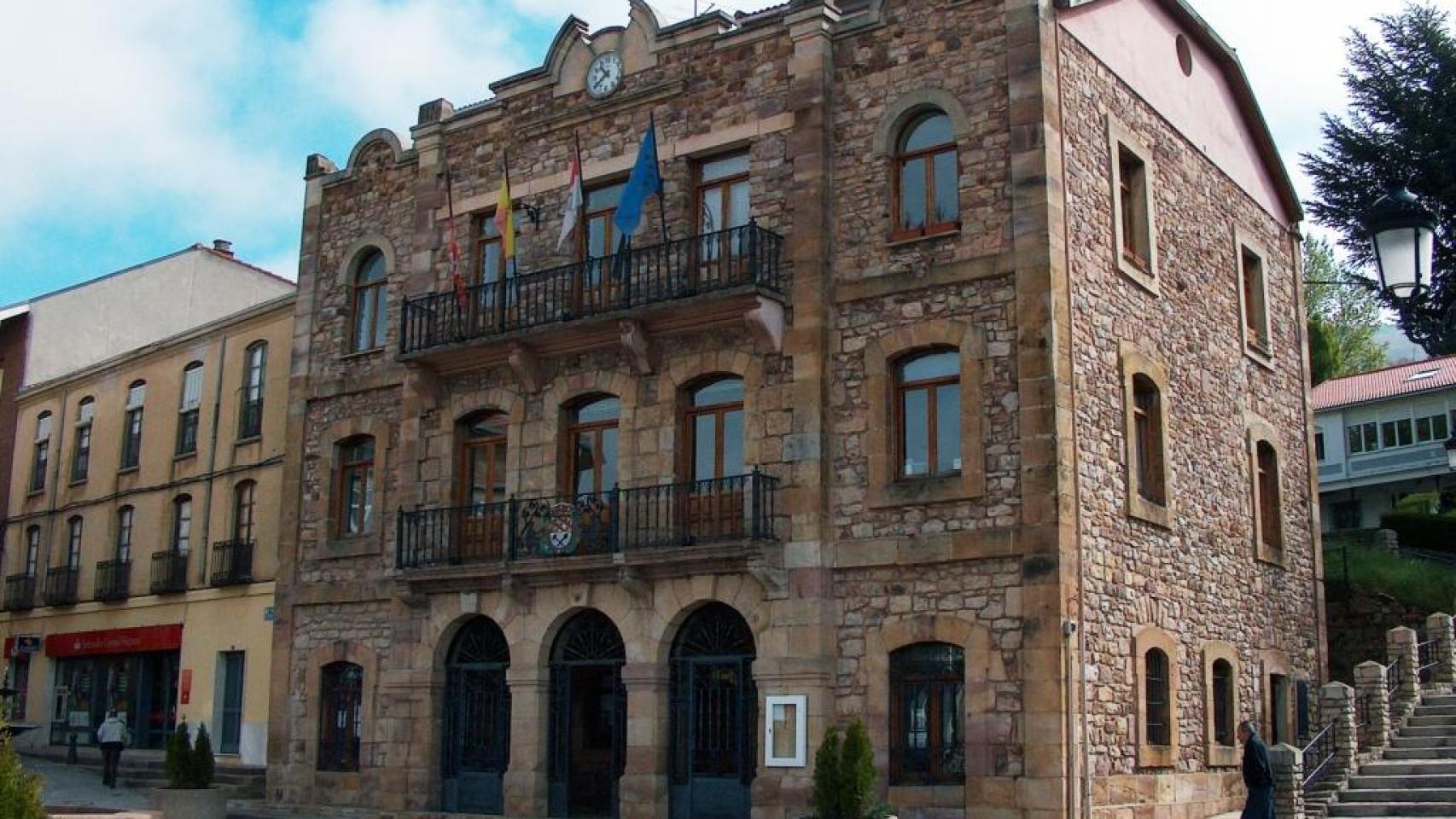 El Ayuntamiento de Barruelo de Santullán, uno de los pueblos que busca vecinos en Barcelona