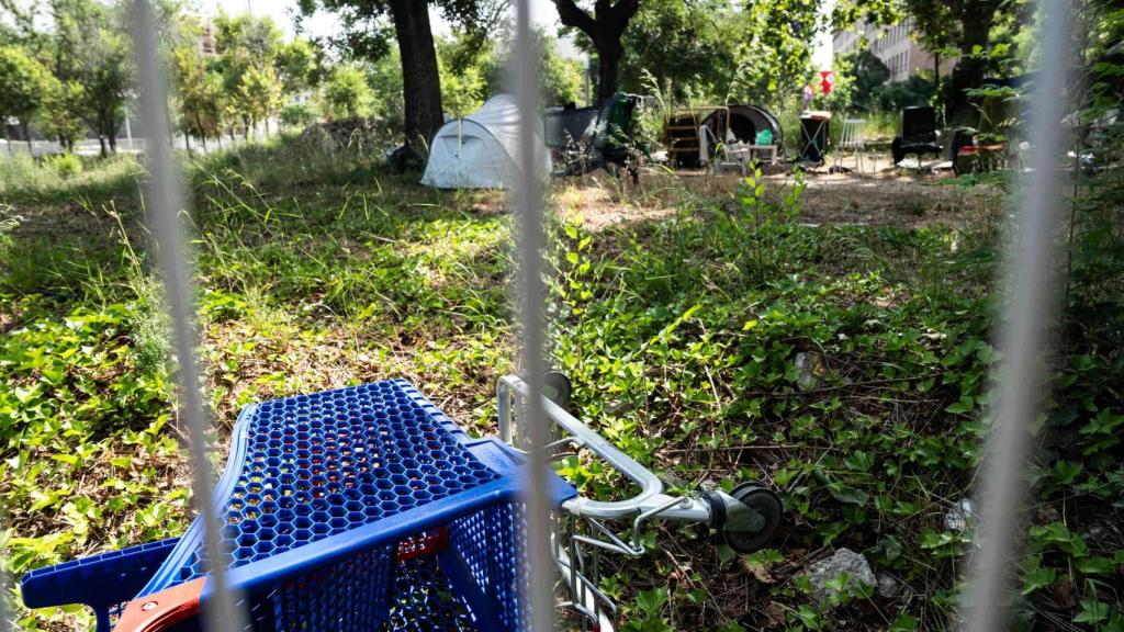 Campament de sense llar a les 'Casernes' de Sant Andreu