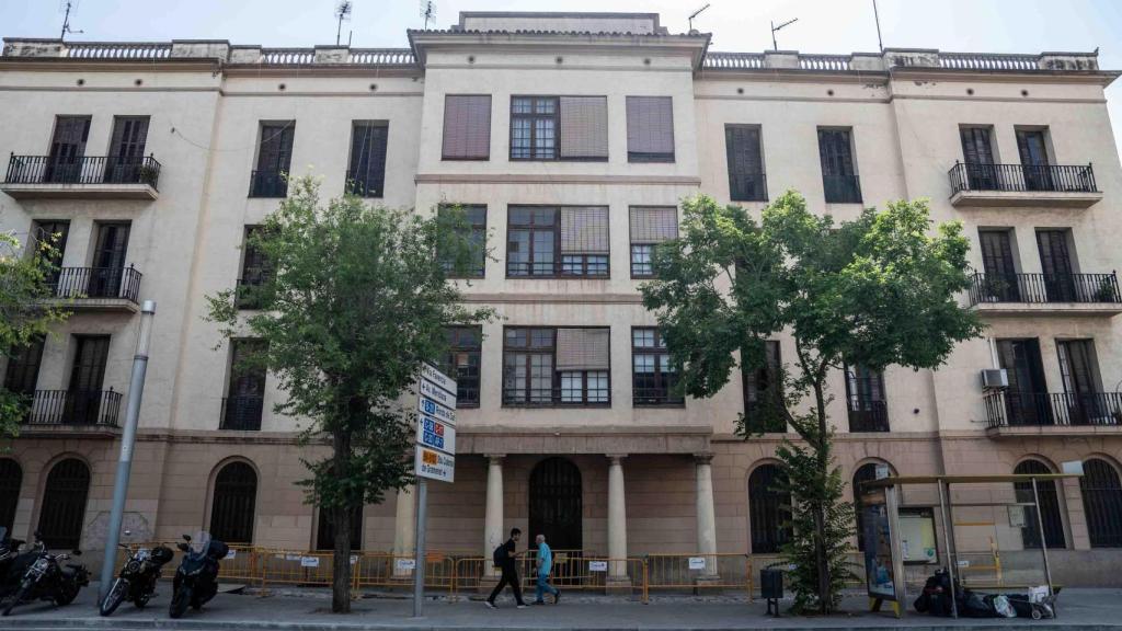 Un dels dos edificis que encara perduren de les 'Casernes' de Sant Andreu