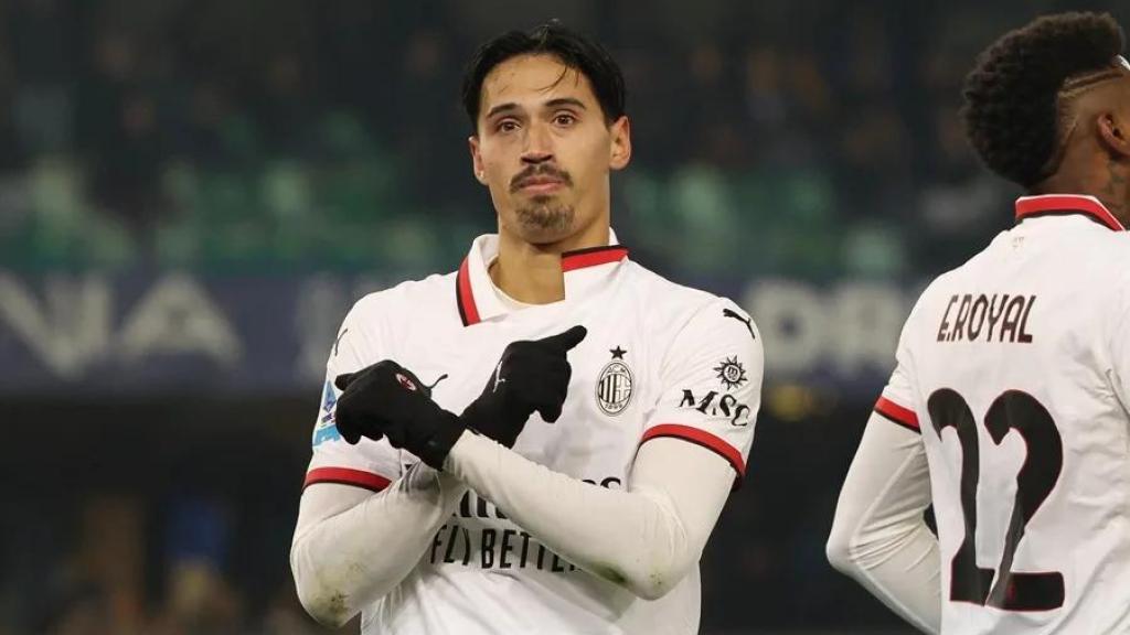 Tijjani Reijnders, nuevo fichaje del City, con la camiseta del Milan