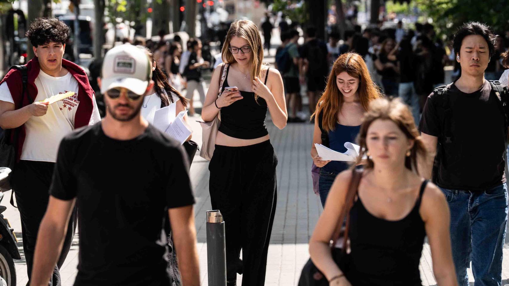 Alumnos durante la Selectividad 2025