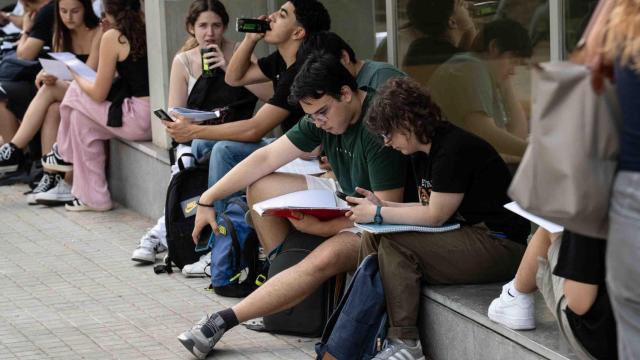 Alumnos durante la Selectividad 2025 en Barcelona