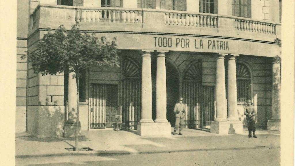 Entrada de les antigues Casernes de Sant Andreu