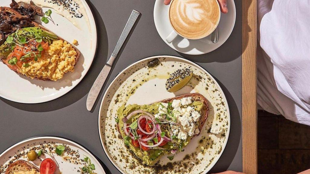 Un plat de menjar en Gabby's brunch