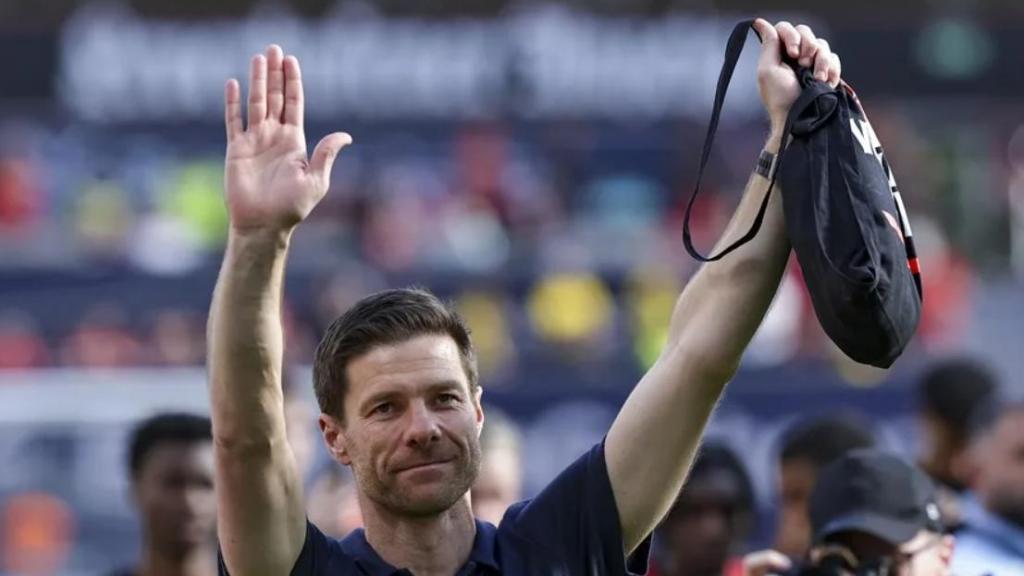 Xabi Alonso, en un partido en el banquillo del Bayer Leverkusen
