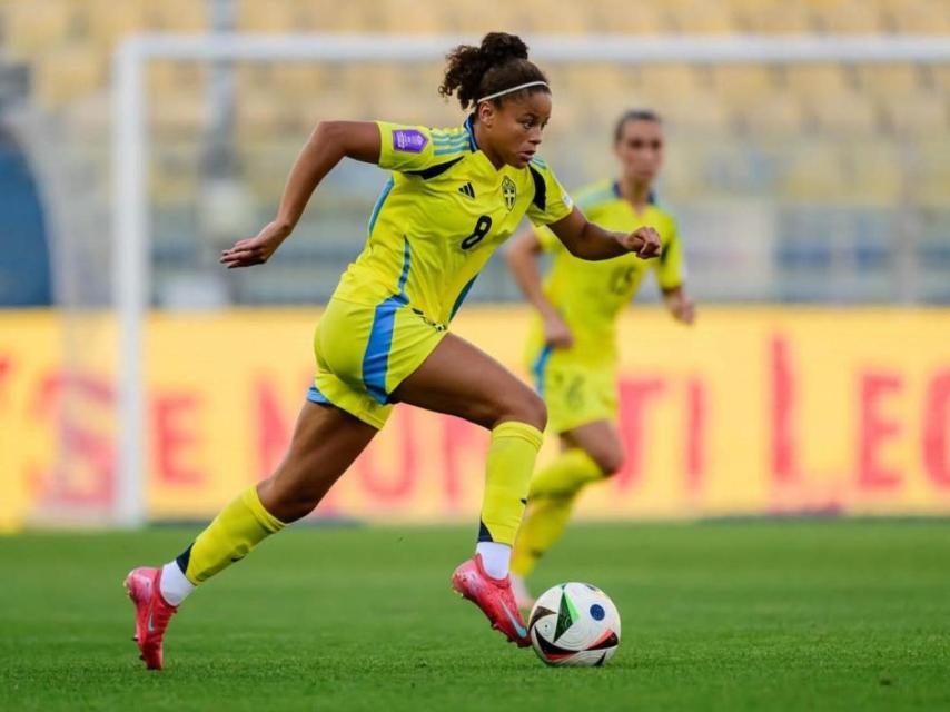 Felicia Schröder durante un partido de la Nations League con la selección sueca
