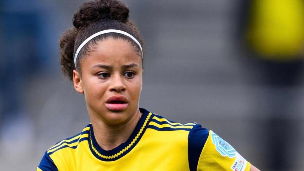 Felicia Schröder durante un partido con la selección sueca