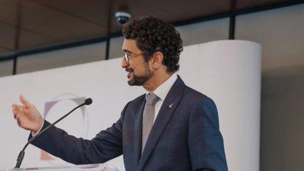 Damià Calvet, edil de Junts, durant una compareixença