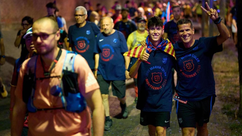 La 'marxa culer' empieza de madrugada desde la Ciutat Esportiva