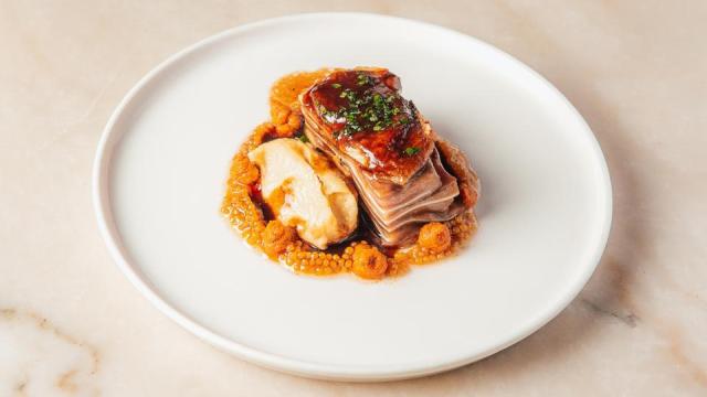 Oreja de cerdo, demi-glace, romesco y mostaza encurtida de Culkin