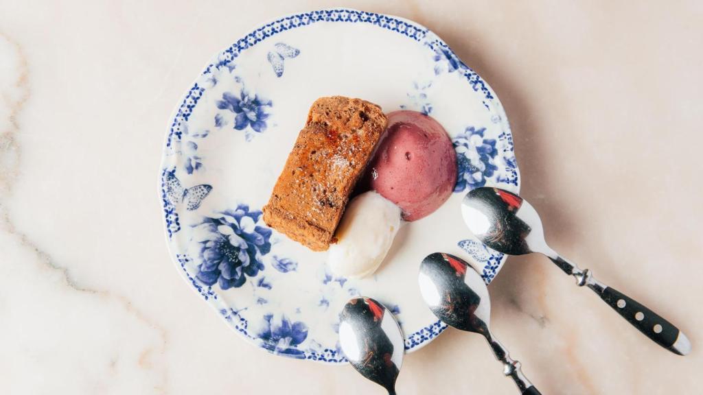 Torrija de pan de vino y pasas de Culkin