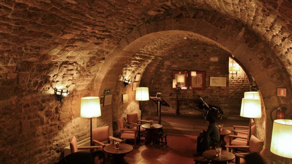 Uno de los salones del Parador Nacional de Cardona