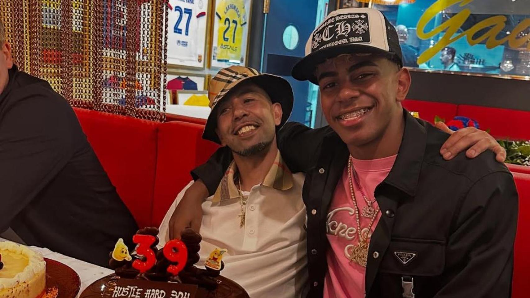 Mounir Nasraoui celebra su 39 cumpleaños con su hijo Lamine Yamal