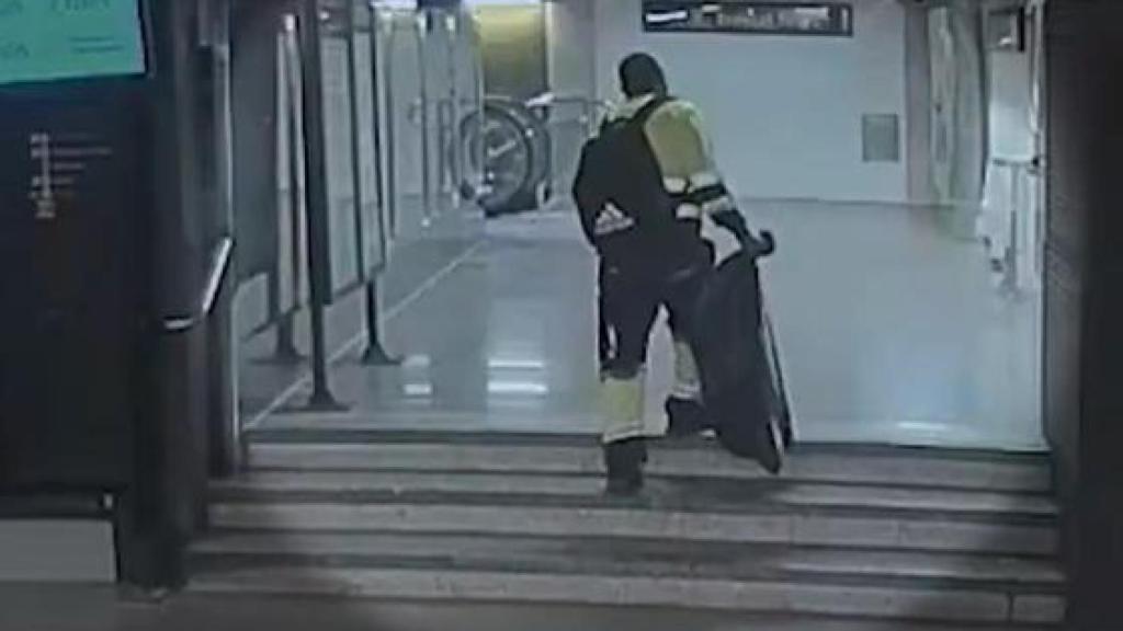 Pillado un trabajador robando 18 kilos de cable de cobre del metro de Barcelona