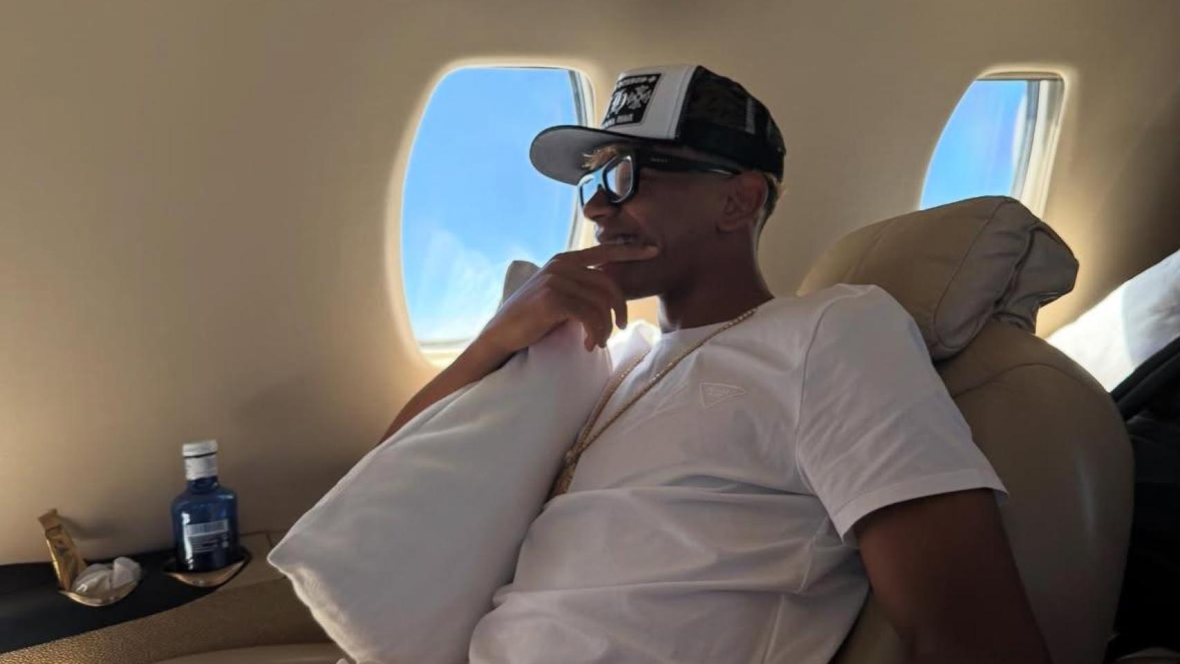 Lamine Yamal en su avión privado rumbo a Sicilia