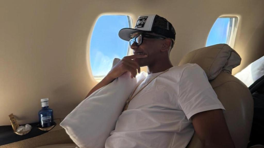 Lamine Yamal en su avión privado rumbo a Sicilia