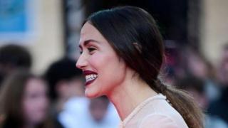 Imagen de Irene Montalá en una alfombra roja