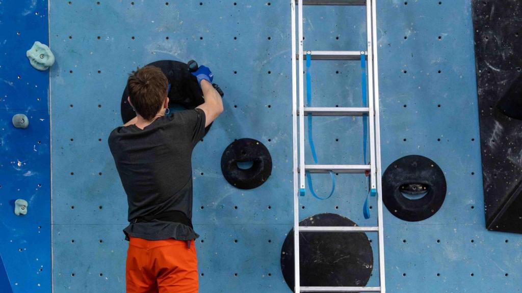El equipador Rai Suñé monta una vía