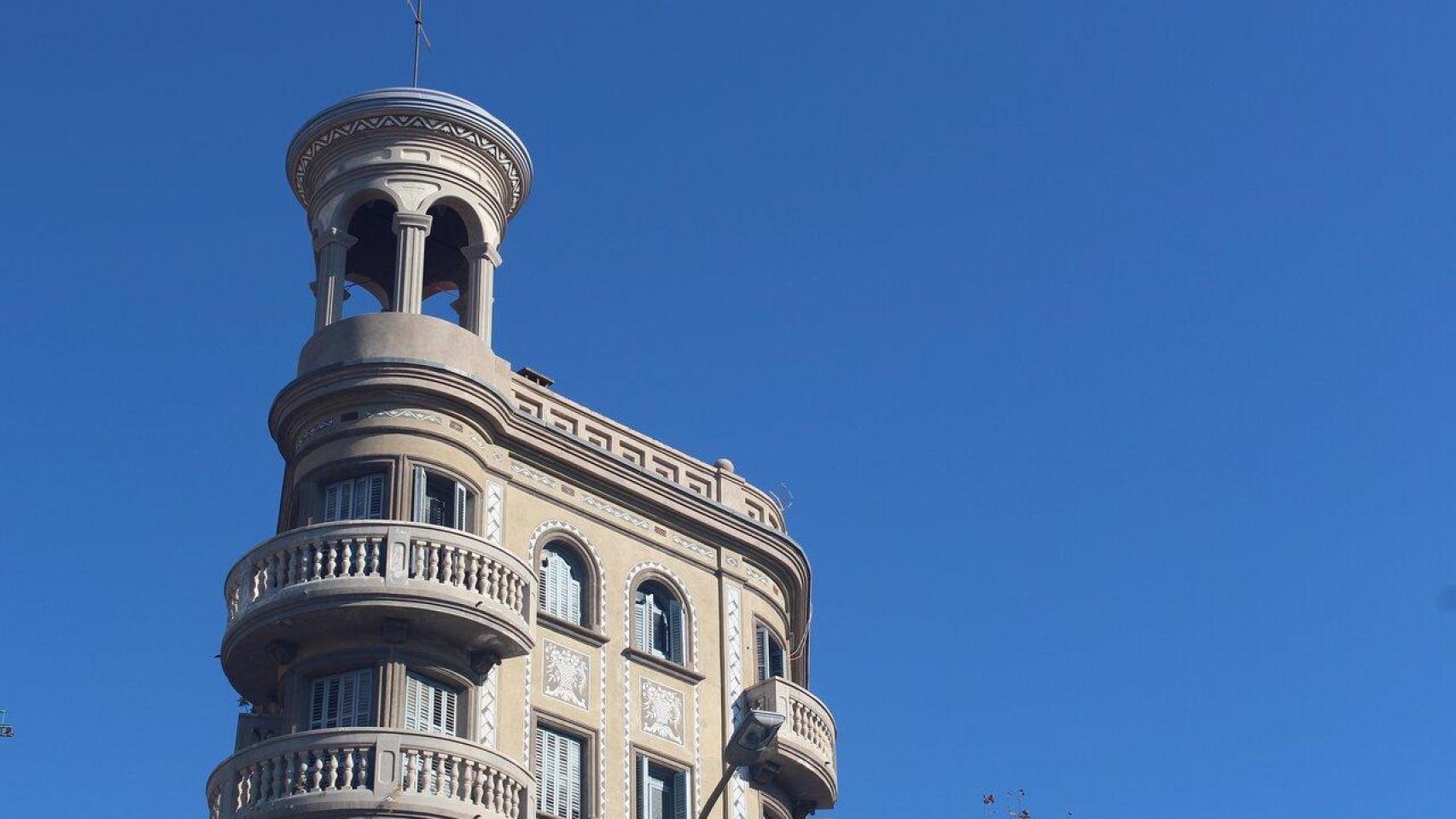 Así es el edificio modernista escondido en Poblenou, la Casa Antònia Serra i Mas