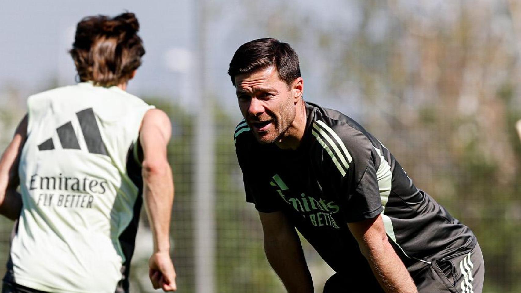 Xabi Alonso en un entrenamiento con el Real Madrid