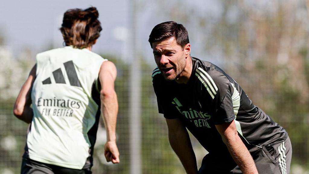 Xabi Alonso en un entrenamiento con el Real Madrid