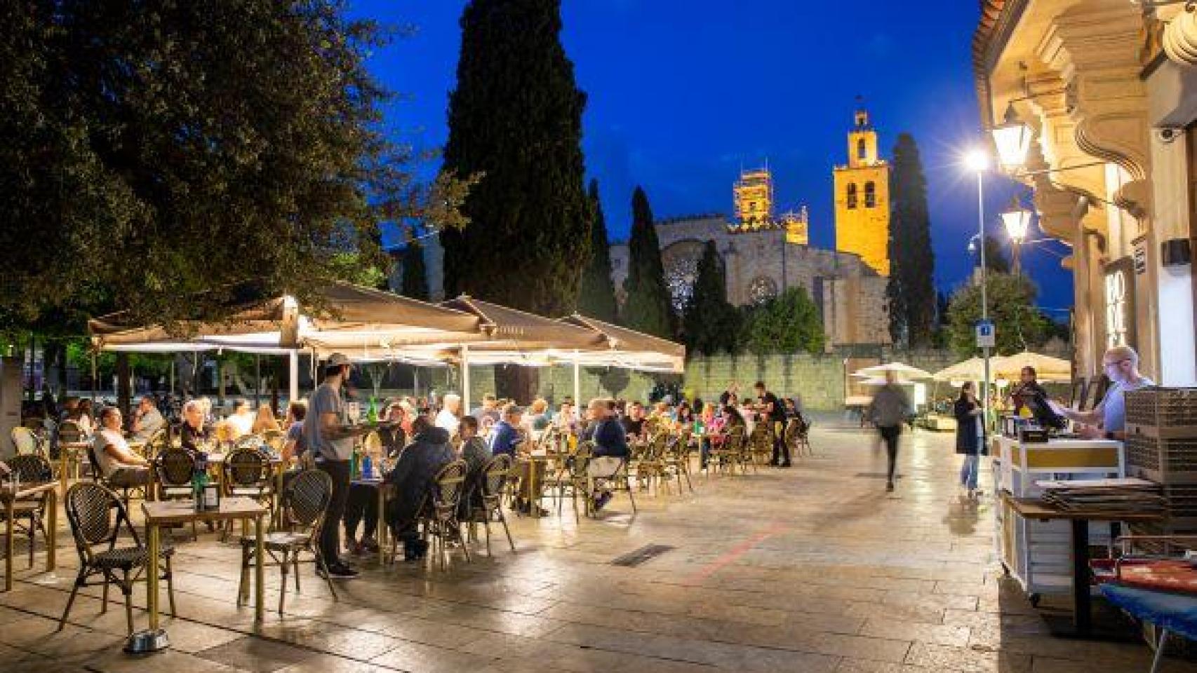 Una plaza concurrida de Sant Cugat del Vallès