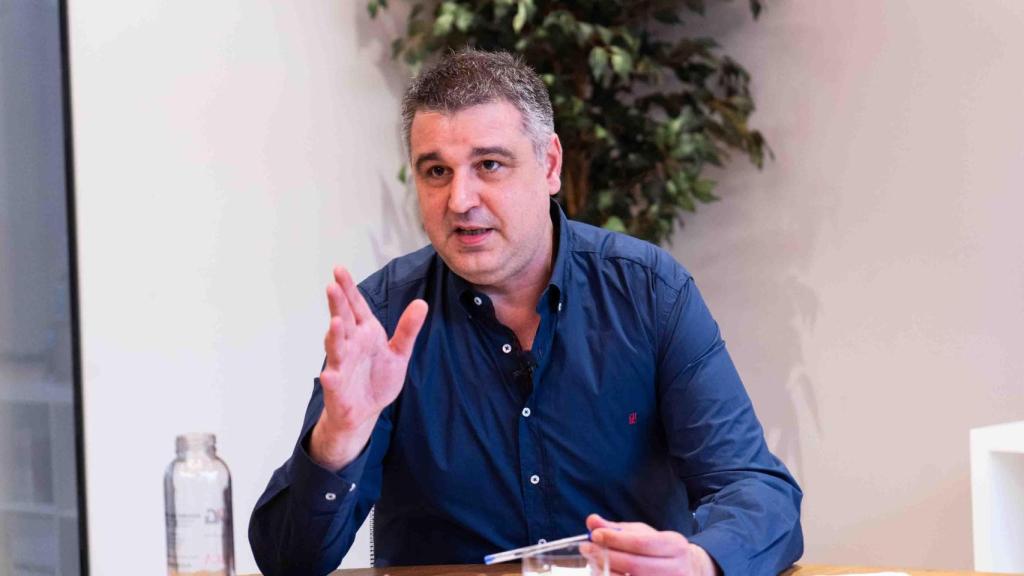 Roger Pallarols durant l'entrevista amb Metròpoli