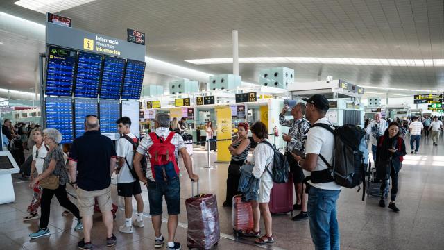 Pasajeros en el Aeropuerto del Prat durante el mes de agosto
