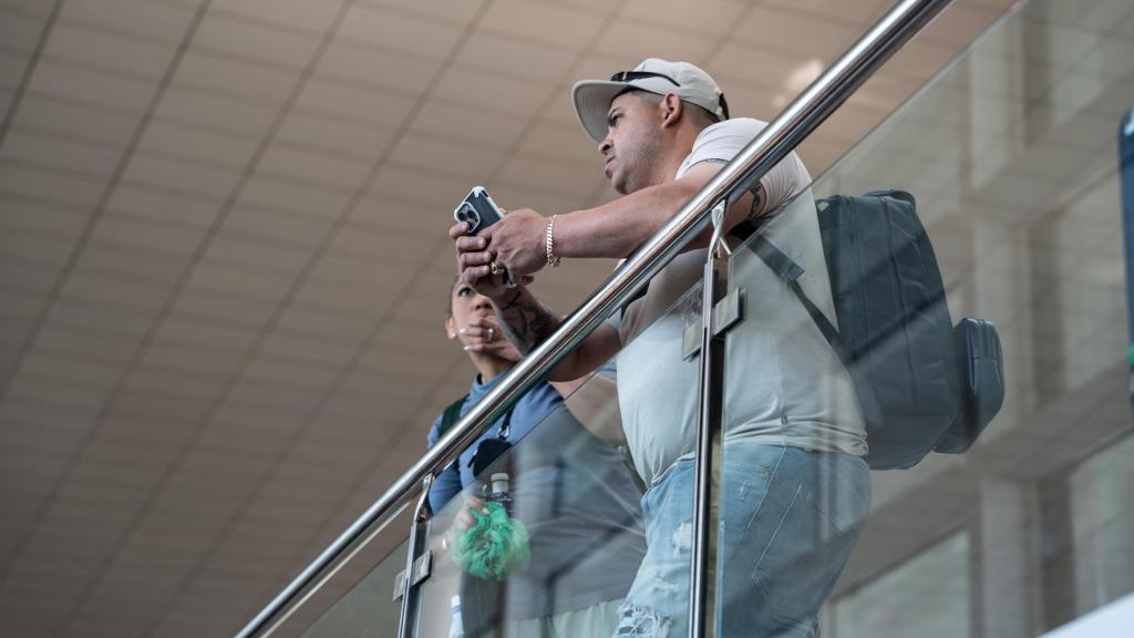 Un pasajero en el aeropuerto en una imagen de archivo