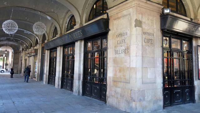 Arcos característicos del restaurante barcelonés 7 Portes