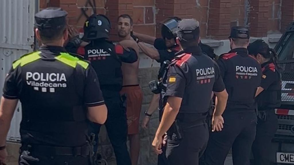 Actuació dels Mossos al casino d'Albarrosa a Viladecans
